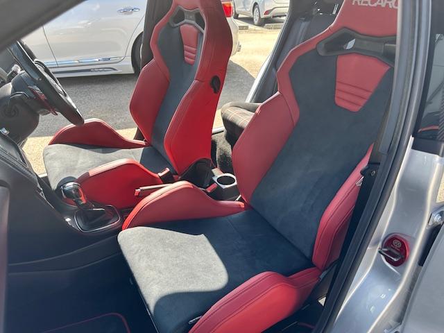 ポロGTI ベースグレード アイバッハ車高調 レカロシート REMUSマフラー ADVAN17インチAW ミシュランタイヤ デジタルインナーミラー カーボンステアリング カーボンエアロ 純正ナビ フルセグ バックカメラ ドラレコ(18枚目)