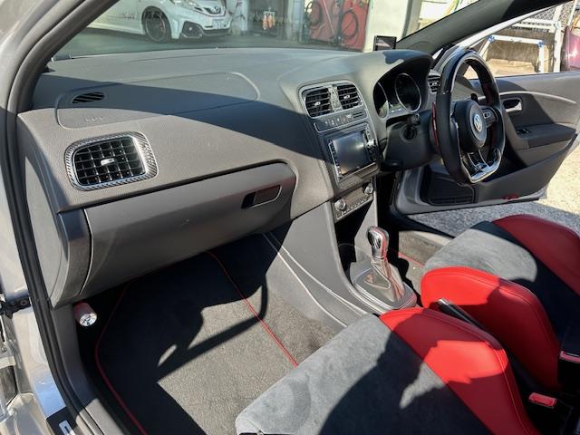 ポロGTI ベースグレード アイバッハ車高調 レカロシート REMUSマフラー ADVAN17インチAW ミシュランタイヤ デジタルインナーミラー カーボンステアリング カーボンエアロ 純正ナビ フルセグ バックカメラ ドラレコ(60枚目)