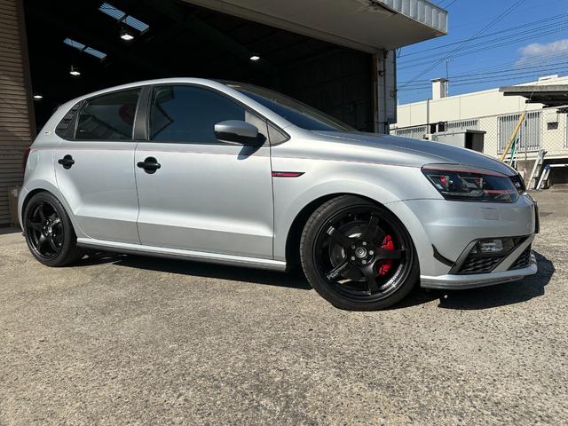 ポロGTI ベースグレード アイバッハ車高調 レカロシート REMUSマフラー ADVAN17インチAW ミシュランタイヤ デジタルインナーミラー カーボンステアリング カーボンエアロ 純正ナビ フルセグ バックカメラ ドラレコ(61枚目)