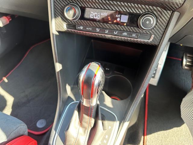 ポロGTI ベースグレード アイバッハ車高調 レカロシート REMUSマフラー ADVAN17インチAW ミシュランタイヤ デジタルインナーミラー カーボンステアリング カーボンエアロ 純正ナビ フルセグ バックカメラ ドラレコ(76枚目)