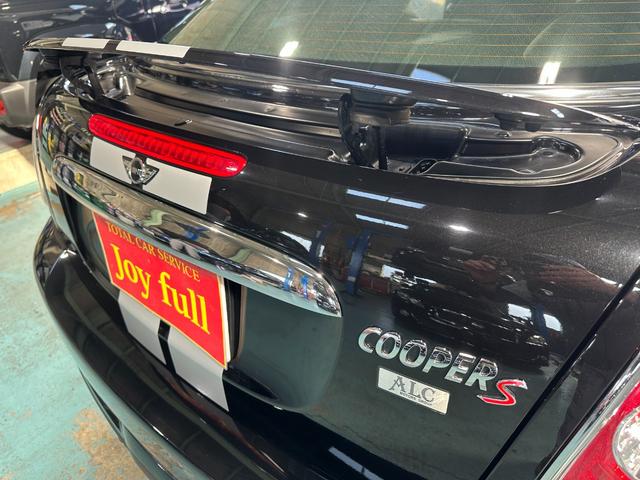 MINI クーパーS クーペ 可動式リアウィング ブラックアイキセノンライト 純正16インチブラックAW パドルシフト プッシュエンジンスタート CABANAシートカバー ETC 前後フォグ スペアキー 取説 点検記録簿 禁煙車(7枚目)
