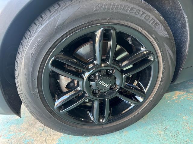 MINI クーパーS クーペ 可動式リアウィング ブラックアイキセノンライト 純正16インチブラックAW パドルシフト プッシュエンジンスタート CABANAシートカバー ETC 前後フォグ スペアキー 取説 点検記録簿 禁煙車(16枚目)