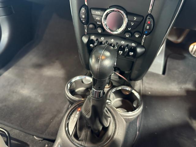 MINI クーパーS クーペ 可動式リアウィング ブラックアイキセノンライト 純正16インチブラックAW パドルシフト プッシュエンジンスタート CABANAシートカバー ETC 前後フォグ スペアキー 取説 点検記録簿 禁煙車(63枚目)