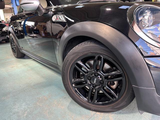 MINI クーパーS クーペ 可動式リアウィング ブラックアイキセノンライト 純正16インチブラックAW パドルシフト プッシュエンジンスタート CABANAシートカバー ETC 前後フォグ スペアキー 取説 点検記録簿 禁煙車(75枚目)