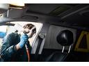 新型コロナウイルスが99.99%以上減少するという可視化応答型光触媒。で車内を抗菌コーティングします。粉塵等をできる限り遮断したコーティング専用ブースにて、専門スタッフが1台ずつ丁寧に作業いたします。