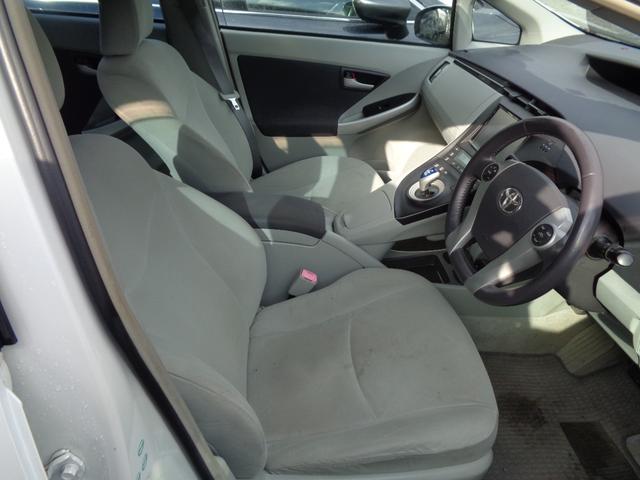 プリウス Ｓツーリングセレクション　８インチナビ　地デジＴＶ　ＥＴＣ　Ｂｌｕｅｔｏｏｔｈ　バックカメラ　車検整備付き　１年保証付き（11枚目）