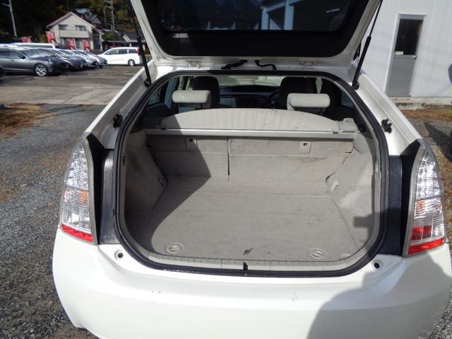 プリウス Ｓツーリングセレクション　８インチナビ　地デジＴＶ　ＥＴＣ　Ｂｌｕｅｔｏｏｔｈ　バックカメラ　車検整備付き　１年保証付き（22枚目）