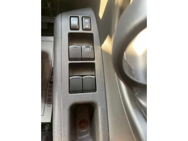 キューブ 15X Mセレクション エアコン パワーウィンドウ 衝突安全ボディ 盗難防止システム スマートキー ベンチシート 寒冷地仕様 ABS CDプレイヤー AUX端子(16枚目)