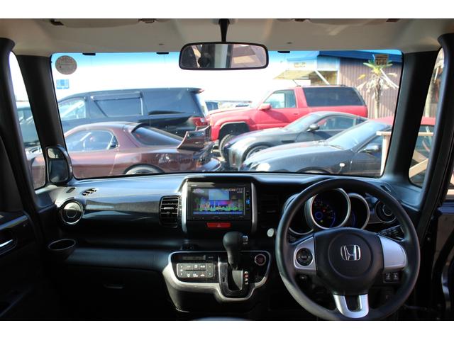 Ｎ－ＢＯＸカスタム Ｇ　ＳＳパッケージ　Ｇａｔｈｅｒｓナビ／地デジ／Ｂｌｕｅｔｏｏｔｈ／ＣＤ／ＤＶＤ／バックカメラ／ＥＴＣ／両側電動スライドドア／シートヒーター／シートバックテーブル／オートリトラミラー／ＶＳＡ／ＨＩＤ／ＬＥＤフォグ（2枚目）