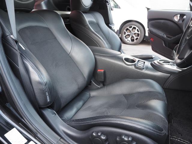 フェアレディＺ バージョンＴ　純正ナビ　ワンセグ　バックカメラ　ハーフレザーシート　シートヒーター　ＢＯＳＥサウンド　パワーシート　パドルシフト　ステアリングスイッチ　純正１８アルミ　ＥＴＣ　ＨＩＤヘッドライト　プッシュスタート（8枚目）