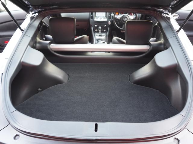 フェアレディＺ バージョンＴ　純正ナビ　ワンセグ　バックカメラ　ハーフレザーシート　シートヒーター　ＢＯＳＥサウンド　パワーシート　パドルシフト　ステアリングスイッチ　純正１８アルミ　ＥＴＣ　ＨＩＤヘッドライト　プッシュスタート（9枚目）