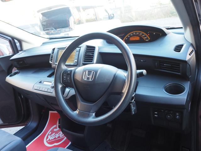 フリード Ｇ　Ｌパッケージ　純正ナビ　バックカメラ　電動スライドドア　ＥＴＣ　ワンオーナー　キーレスキー　純正ホイールキャップ　電動格納ミラー　ステアリングスイッチ　ウィンカーミラー（9枚目）