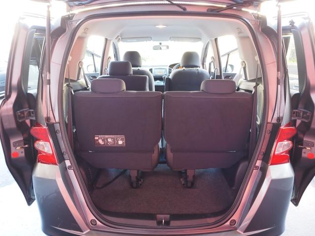 フリード Ｇ　Ｌパッケージ　純正ナビ　バックカメラ　電動スライドドア　ＥＴＣ　ワンオーナー　キーレスキー　純正ホイールキャップ　電動格納ミラー　ステアリングスイッチ　ウィンカーミラー（13枚目）