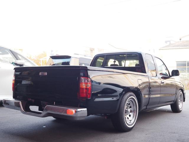 ハイラックススポーツピック 　社外オーディオ　Ｂｌｕｅｔｏｏｔｈオーディオ　ムーンルーフ　ナルディウッドステアリング　トノカバー　社外１５インチアルミホイール　パワーステアリング　パワーウィンドウ　エアコン　ＥＴＣ（4枚目）