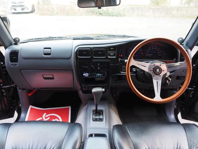 ハイラックススポーツピック 　社外オーディオ　Ｂｌｕｅｔｏｏｔｈオーディオ　ムーンルーフ　ナルディウッドステアリング　トノカバー　社外１５インチアルミホイール　パワーステアリング　パワーウィンドウ　エアコン　ＥＴＣ（6枚目）