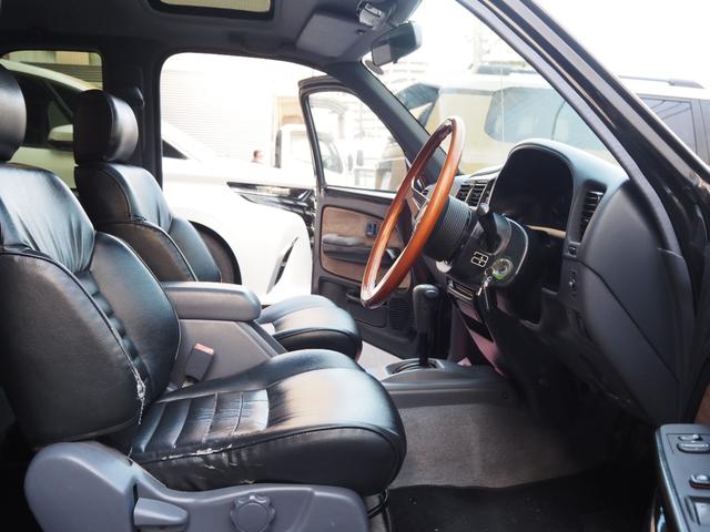 ハイラックススポーツピック 　社外オーディオ　Ｂｌｕｅｔｏｏｔｈオーディオ　ムーンルーフ　ナルディウッドステアリング　トノカバー　社外１５インチアルミホイール　パワーステアリング　パワーウィンドウ　エアコン　ＥＴＣ（9枚目）