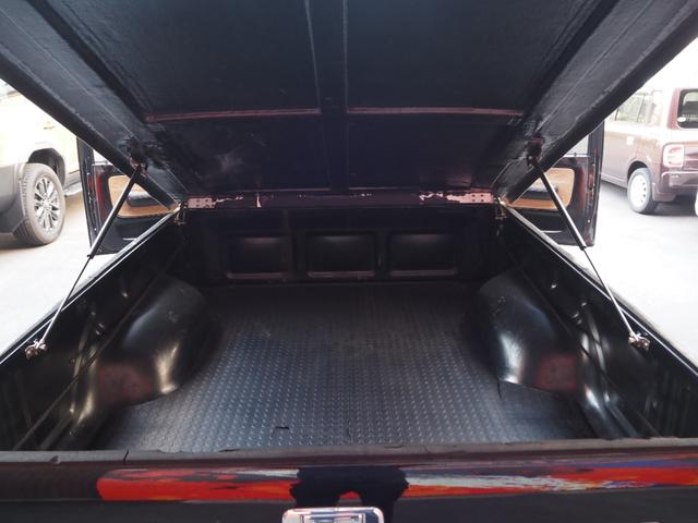 ハイラックススポーツピック 　社外オーディオ　Ｂｌｕｅｔｏｏｔｈオーディオ　ムーンルーフ　ナルディウッドステアリング　トノカバー　社外１５インチアルミホイール　パワーステアリング　パワーウィンドウ　エアコン　ＥＴＣ（10枚目）