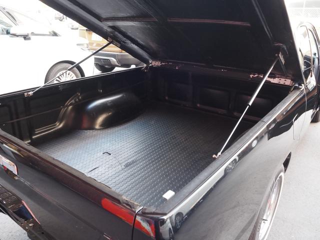 ハイラックススポーツピック 　社外オーディオ　Ｂｌｕｅｔｏｏｔｈオーディオ　ムーンルーフ　ナルディウッドステアリング　トノカバー　社外１５インチアルミホイール　パワーステアリング　パワーウィンドウ　エアコン　ＥＴＣ（11枚目）