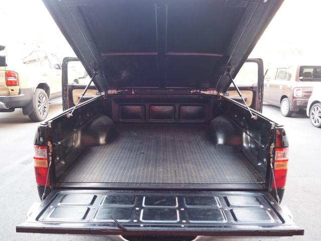 ハイラックススポーツピック 　社外オーディオ　Ｂｌｕｅｔｏｏｔｈオーディオ　ムーンルーフ　ナルディウッドステアリング　トノカバー　社外１５インチアルミホイール　パワーステアリング　パワーウィンドウ　エアコン　ＥＴＣ（13枚目）