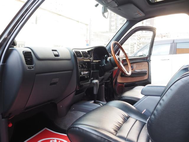 ハイラックススポーツピック 　社外オーディオ　Ｂｌｕｅｔｏｏｔｈオーディオ　ムーンルーフ　ナルディウッドステアリング　トノカバー　社外１５インチアルミホイール　パワーステアリング　パワーウィンドウ　エアコン　ＥＴＣ（14枚目）