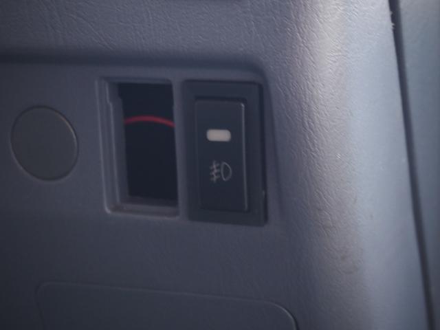 ハイラックススポーツピック 　社外オーディオ　Ｂｌｕｅｔｏｏｔｈオーディオ　ムーンルーフ　ナルディウッドステアリング　トノカバー　社外１５インチアルミホイール　パワーステアリング　パワーウィンドウ　エアコン　ＥＴＣ（48枚目）