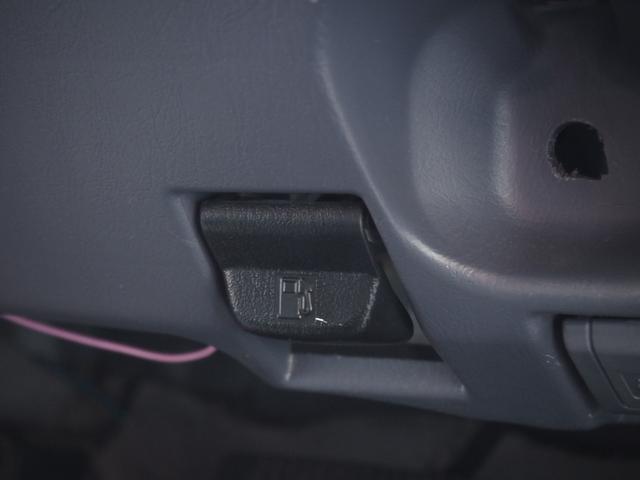 ハイラックススポーツピック 　社外オーディオ　Ｂｌｕｅｔｏｏｔｈオーディオ　ムーンルーフ　ナルディウッドステアリング　トノカバー　社外１５インチアルミホイール　パワーステアリング　パワーウィンドウ　エアコン　ＥＴＣ（49枚目）