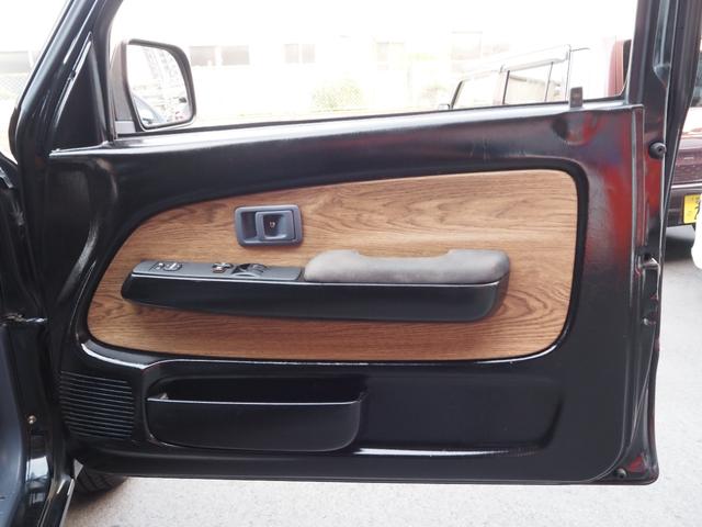 ハイラックススポーツピック 　社外オーディオ　Ｂｌｕｅｔｏｏｔｈオーディオ　ムーンルーフ　ナルディウッドステアリング　トノカバー　社外１５インチアルミホイール　パワーステアリング　パワーウィンドウ　エアコン　ＥＴＣ（62枚目）