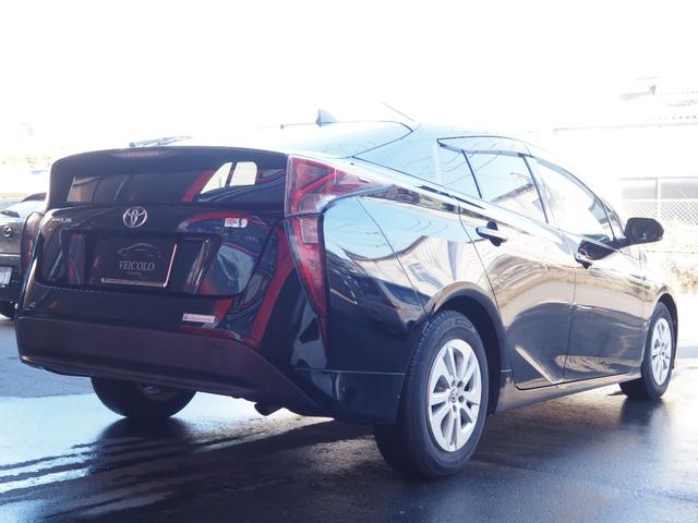 プリウス Ｓ　社外ナビ　フルセグ　バックカメラ　レーダークルーズ　オートハイビーム　ステアリングスイッチ　レーンディパーチャーアラート　ＬＥＤヘッドライト　純正１５インチアルミホイール　ワンオーナー　ＥＴＣ（5枚目）