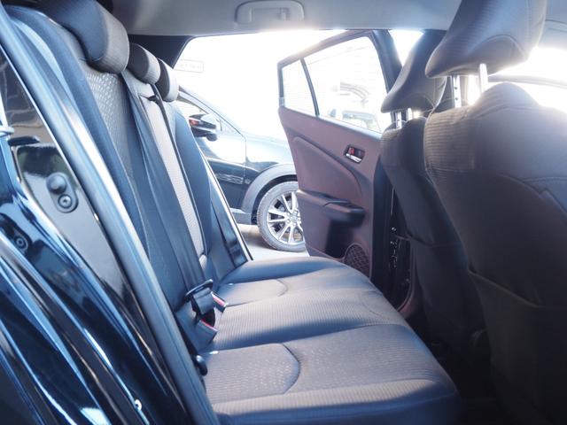 プリウス Ｓ　社外ナビ　フルセグ　バックカメラ　レーダークルーズ　オートハイビーム　ステアリングスイッチ　レーンディパーチャーアラート　ＬＥＤヘッドライト　純正１５インチアルミホイール　ワンオーナー　ＥＴＣ（11枚目）