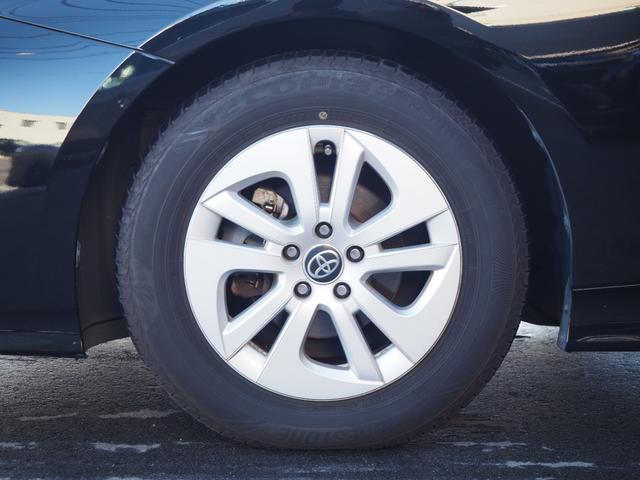 プリウス Ｓ　社外ナビ　フルセグ　バックカメラ　レーダークルーズ　オートハイビーム　ステアリングスイッチ　レーンディパーチャーアラート　ＬＥＤヘッドライト　純正１５インチアルミホイール　ワンオーナー　ＥＴＣ（19枚目）