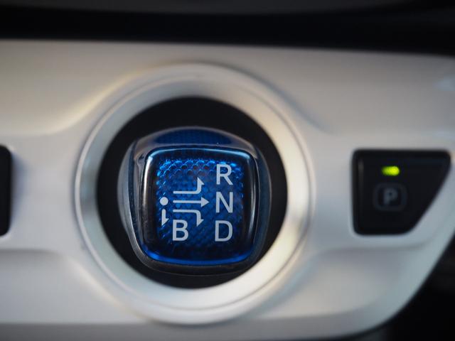 プリウス Ｓ　社外ナビ　フルセグ　バックカメラ　レーダークルーズ　オートハイビーム　ステアリングスイッチ　レーンディパーチャーアラート　ＬＥＤヘッドライト　純正１５インチアルミホイール　ワンオーナー　ＥＴＣ（50枚目）