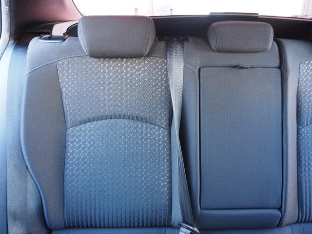 プリウス Ｓ　社外ナビ　フルセグ　バックカメラ　レーダークルーズ　オートハイビーム　ステアリングスイッチ　レーンディパーチャーアラート　ＬＥＤヘッドライト　純正１５インチアルミホイール　ワンオーナー　ＥＴＣ（62枚目）