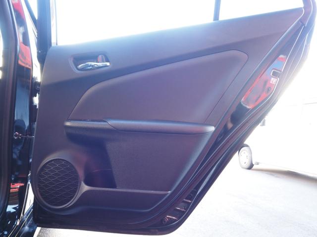 プリウス Ｓ　社外ナビ　フルセグ　バックカメラ　レーダークルーズ　オートハイビーム　ステアリングスイッチ　レーンディパーチャーアラート　ＬＥＤヘッドライト　純正１５インチアルミホイール　ワンオーナー　ＥＴＣ（65枚目）