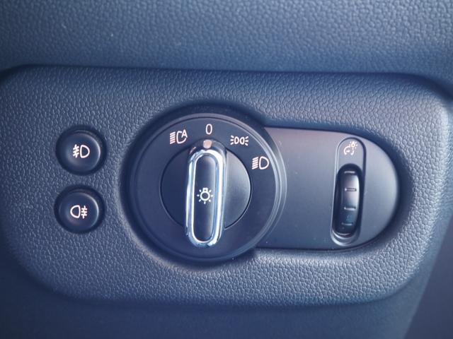 ＭＩＮＩ クーパーＳＤ　クラブマン　純正ナビ　バックカメラ　ハーフレザーシート　ＬＥＤヘッドライト　純正１８インチアルミホイール　ＥＴＣ　プッシュスタート　ステアリングスイッチ　クルーズコントロール　シートヒーター（52枚目）