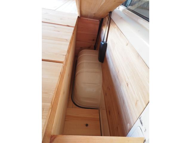 ハイエースバン ロングDX 純正ナビ ワンセグ バックカメラ レザー調シートカバー LEDヘッドライト 社外15インチアルミホイール ホワイトレター ETC キーレスキー 9人乗り(13枚目)