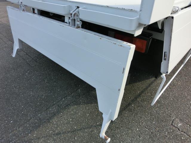 2t積載 全低床 三方開 4ナンバー H23年式 オートマ車 荷台内寸長約3050mm 走行19万キロ(25枚目)