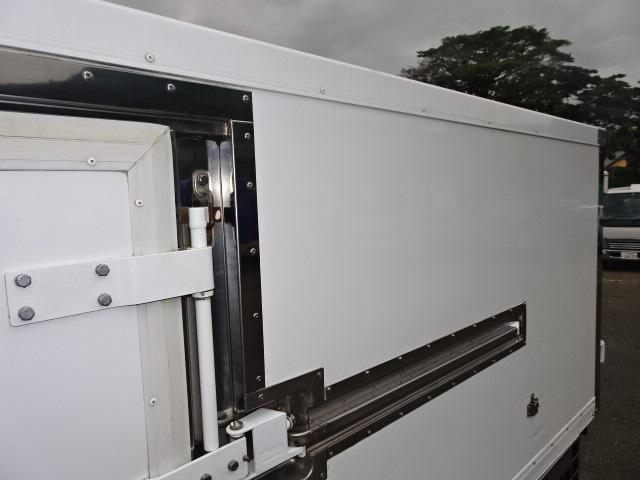 １．５ｔ積載　冷蔵冷凍車　全低床　Ｈ２４年式　東プレ－５度設定　荷箱横ドア有り　リア観音開き　走行２３万キロ(45枚目)