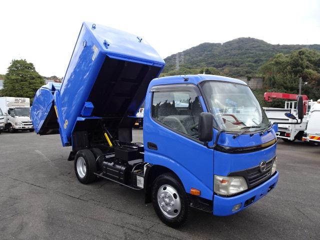 デュトロ ２ｔ積載塵芥車　Ｈ２２年式　巻き込みパッカー５．１ｍ３　新明和　走行２６７５００キロ（4枚目）