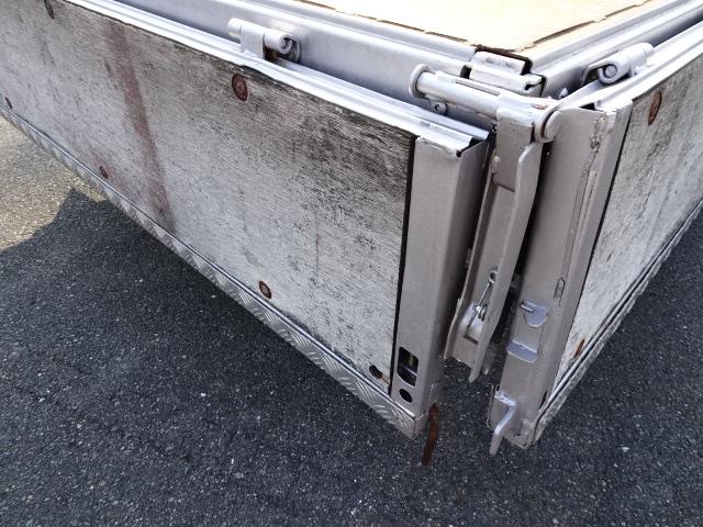 キャンター 　Ｈ２２年式　荷台５２００ｍｍ　荷台鉄板張り　後４輪　後後輪エアサス　ホイールベース後後４２５０ｍｍ（27枚目）