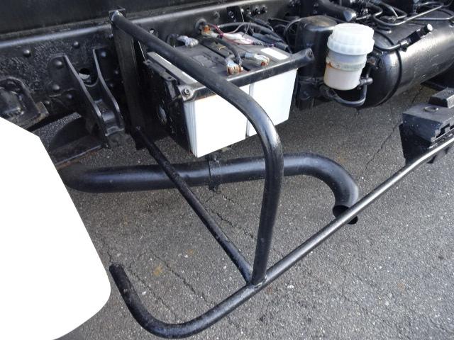 ファイター ３．８ｔ散水車　Ｈ１５年式　　散水車（木下自工４ＳＴ－２８Ｐ）　Ｆ６速　走行３００００キロ（77枚目）