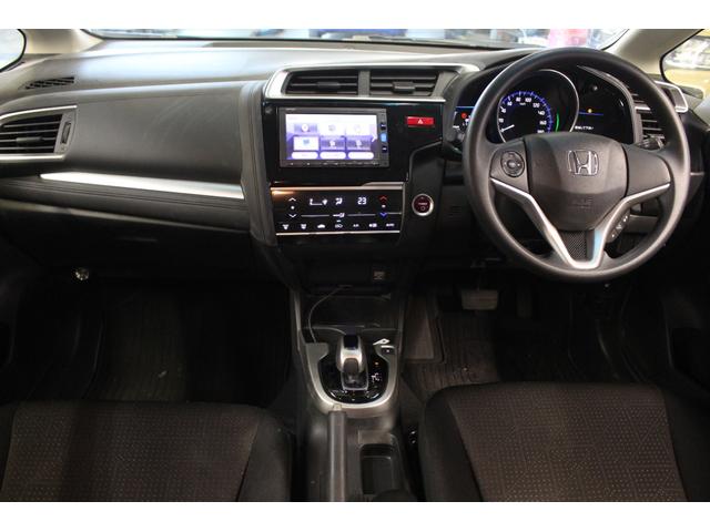 フィットハイブリッド Fパッケージ コンフォートエディション 純正ナビ ワンセグTV BT Bカメラ ETC 両シートヒーター スマートキー オートエアコン プライバシーガラス ドアバイザー(3枚目)