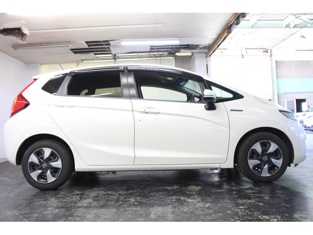 フィットハイブリッド Fパッケージ コンフォートエディション 純正ナビ ワンセグTV BT Bカメラ ETC 両シートヒーター スマートキー オートエアコン プライバシーガラス ドアバイザー(18枚目)