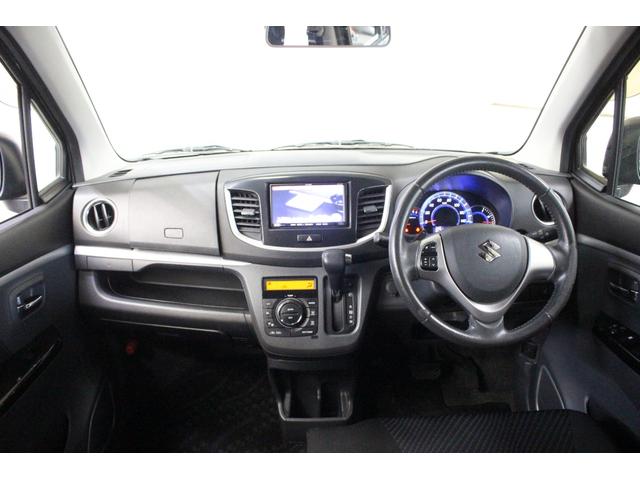 ワゴンＲスティングレー Ｔ　ターボ　社外ナビ　ワンセグＴＶ　ドラレコ　ＨＩＤ　オートライト　純正アルミ　スマートキー　オートエアコン　プライバシーガラス　ドアバイザー（3枚目）