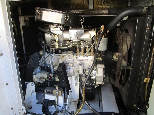 エルフトラック 　マルナカ製高圧洗浄車・２ｔベース車・積載量／５００ｋｇ（15枚目）