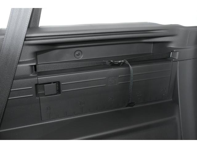 パンク時などに使うジャッキ類が入っています。