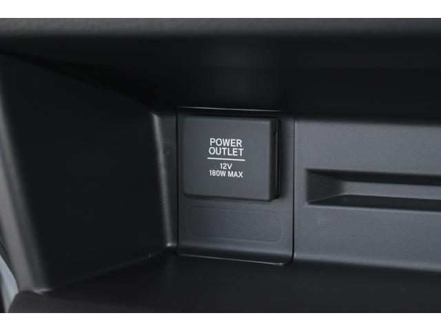 助手席グローブボックス上にも電源があります。