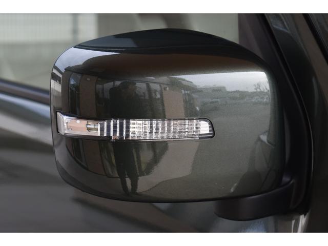 �h�A�~���[�ɂ��^�[���V�O�i�����t���Ă��Ď��F�����A�b�v���Ă��܂��B