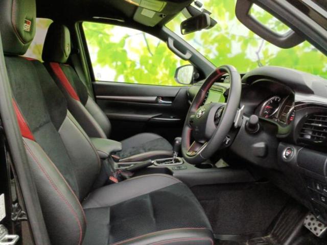 ハイラックス ４ＷＤ　Ｚ　ＧＲスポーツ　新品タイヤ／ディスプレイオーディオ＋ナビ８インチ／トヨタセーフティセンス／全方位モニター／車線逸脱防止支援システム／シート　ハーフレザー／パーキングアシスト　バックガイド　ターボ　衝突被害軽減システム（4枚目）