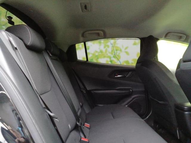 プリウス ４ＷＤ　Ｕ　新品タイヤ／保証書／ディスプレイオーディオ８インチ／衝突安全装置／車線逸脱防止支援システム／ヘッドランプ　ＬＥＤ／ＥＴＣ／ＥＢＤ付ＡＢＳ／横滑り防止装置／アイドリングストップ　衝突被害軽減システム（5枚目）