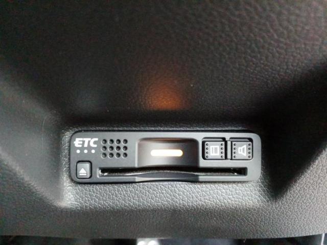 シャトル ハイブリッドX・ホンダセンシング 新品タイヤ/純正 SDナビ/衝突安全装置/シートヒーター 前席/車線逸脱防止支援システム/パーキングアシスト バックガイド/ドライブレコーダー 前後/ヘッドランプ LED/USBジャック バックカメラ(18枚目)